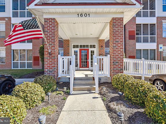 3rd image of 1601 Martha Ct Unit 404