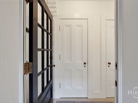 5th image of 224 E Jones Ln