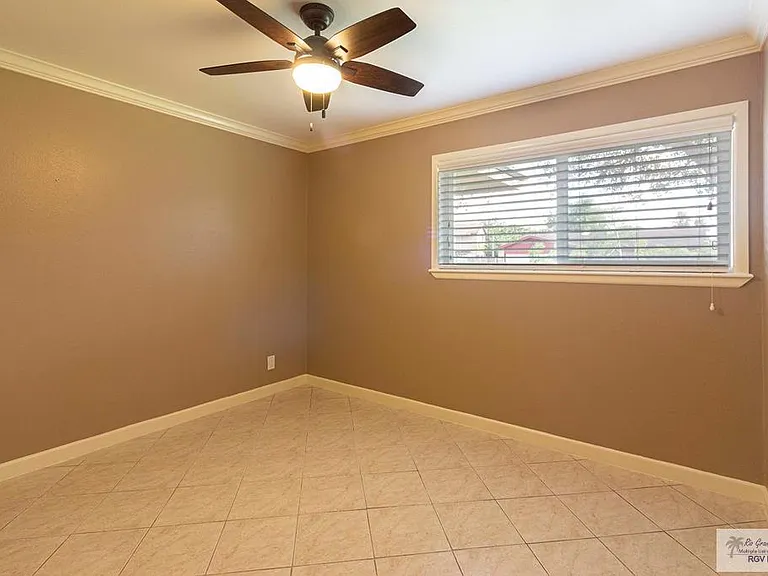 328 Creekbend Dr — Photo 14