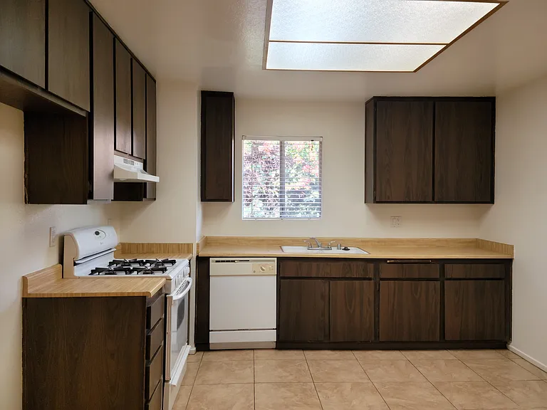 22485 De Soto St #22485 — Photo 3