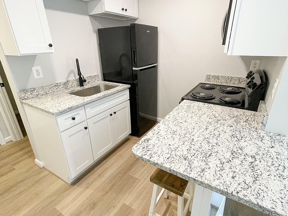 2nd image of 17476 Piney Point Rd #10