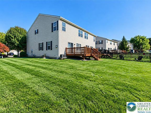 3rd image of 6835 Lincoln Dr