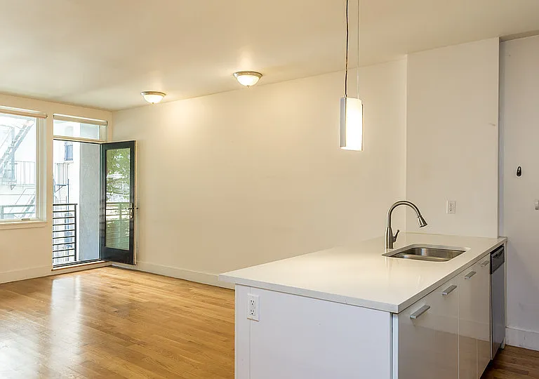 387 Franklin Ave #303 — Photo 2
