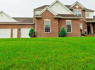 10 Fieldcrest Dr, Maryville, IL 62062