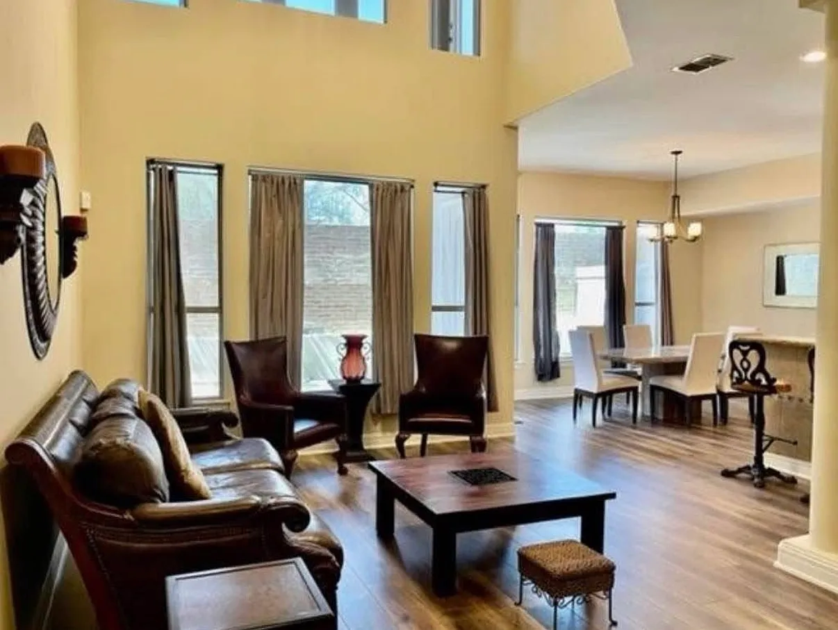 2 bed, 2.5 bath, 2017 sqft, $2,200 — Photo 3