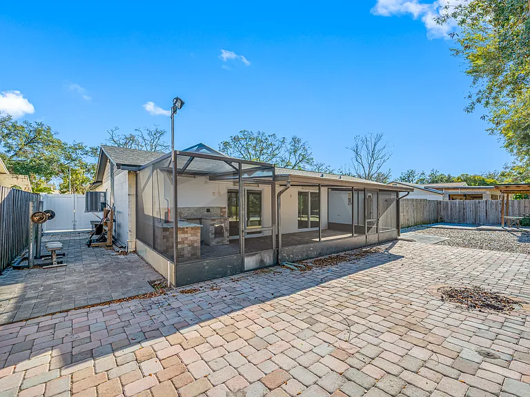16324 Bonneville Dr — Photo 28