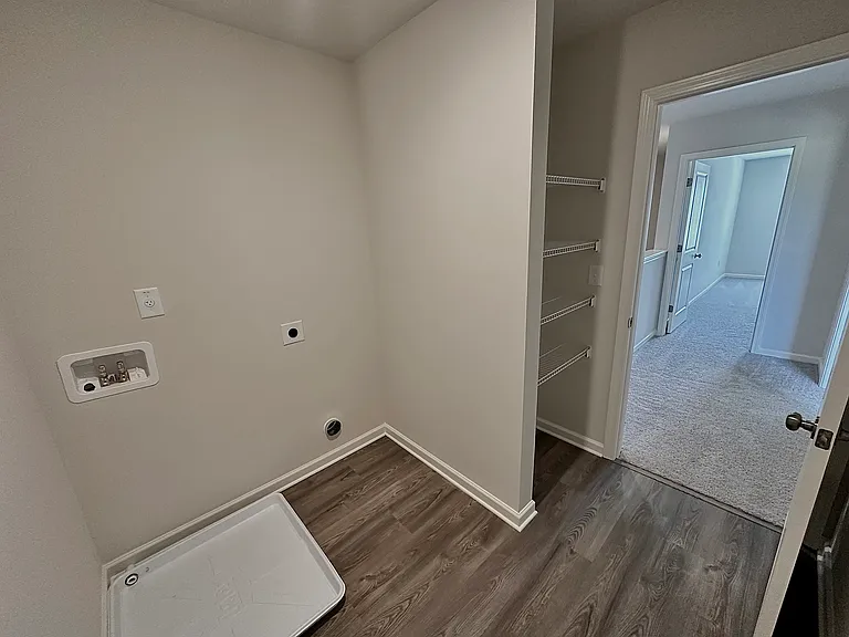 308 London Ct — Photo 10