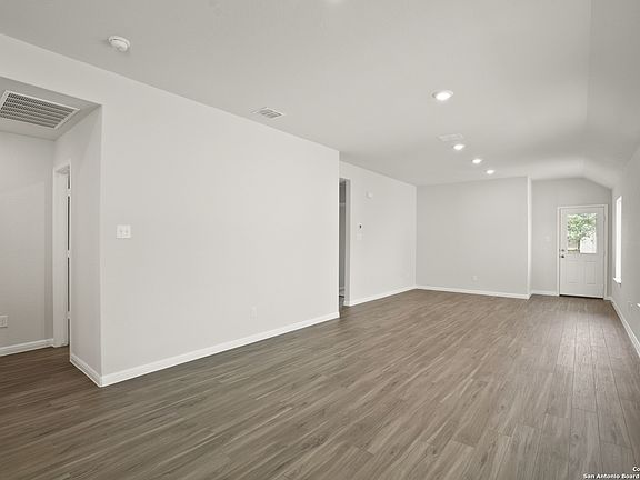 4th image of 15001 Fischer Garden Drive
