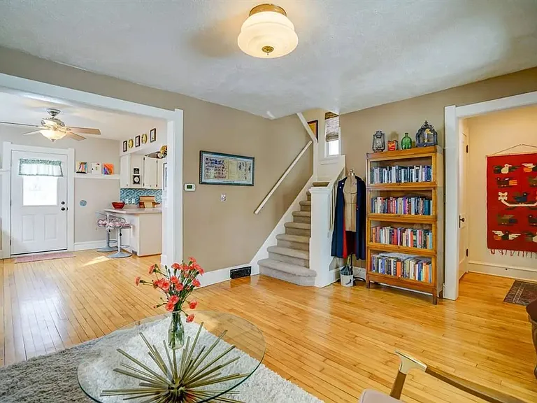 2514 E Johnson St — Photo 6
