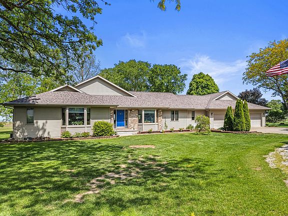 3rd image of 3260 Greenwood Dr