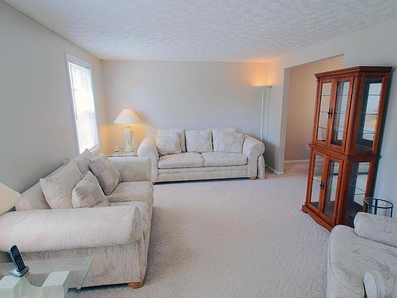 2nd image of 1280 Hathersage Pl