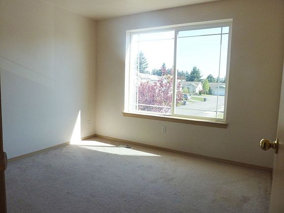 5th image of 3913 183rd Street Ct E