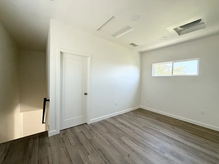 19036 Bridgeway Ln — Photo 11