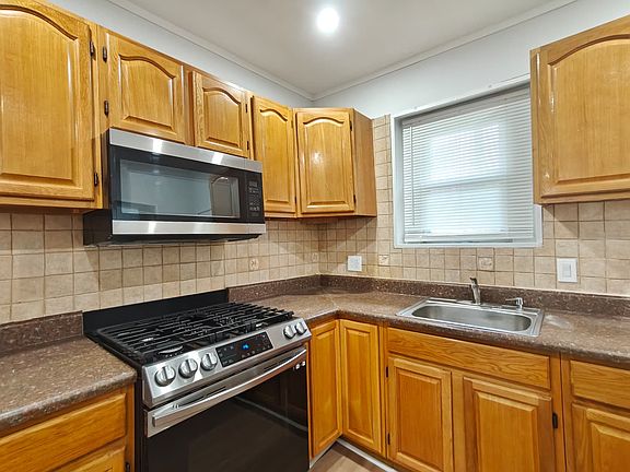3rd image of 4441 N Chadwick St