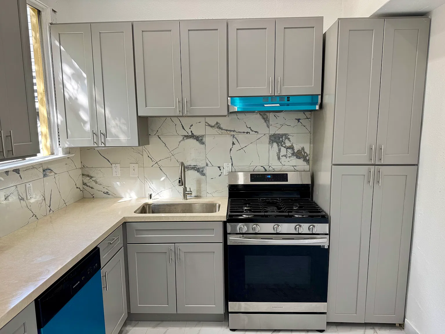 2 bed, 600 sqft, $4,000 — Photo 2