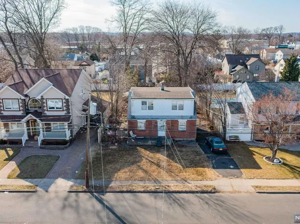 591 Oak Ave, Saddle Brook, NJ 07663