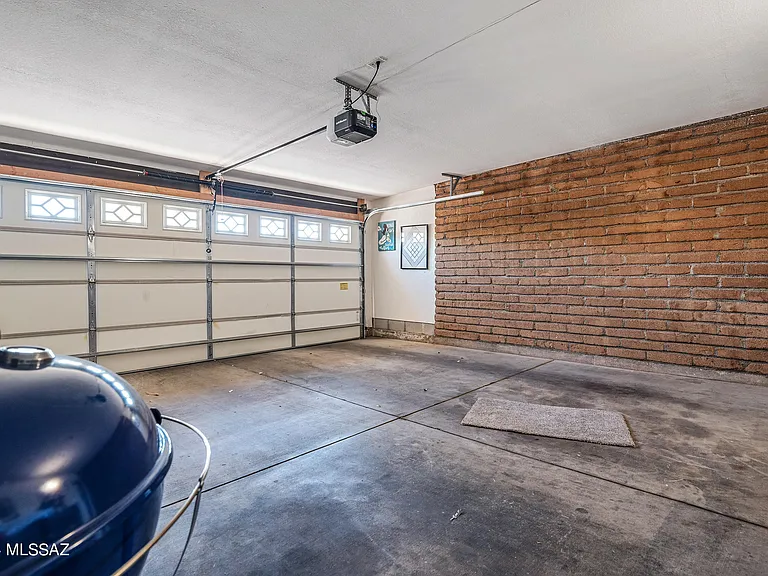 1341 E Ellis Dr — Photo 33