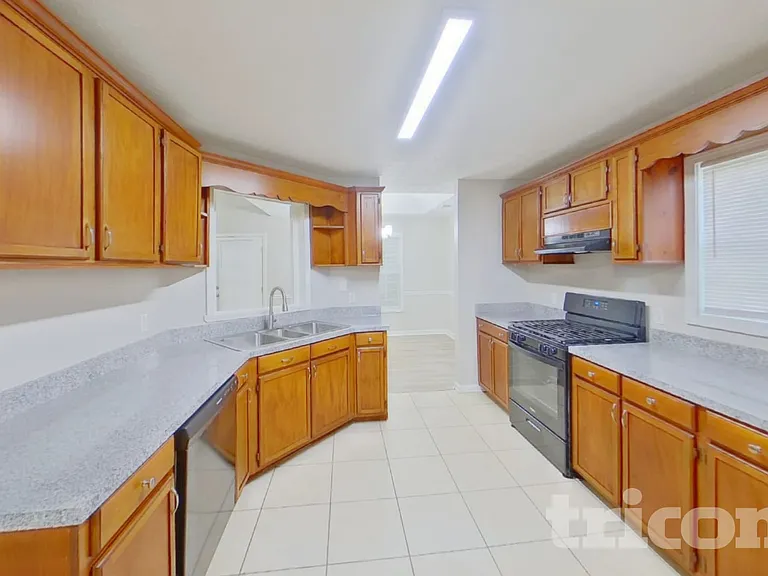 200 Towler Dr — Photo 6