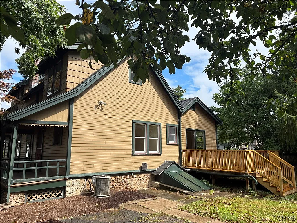 3 bed, 2.0 bath, 1999 sqft, $3,000 — Photo 4