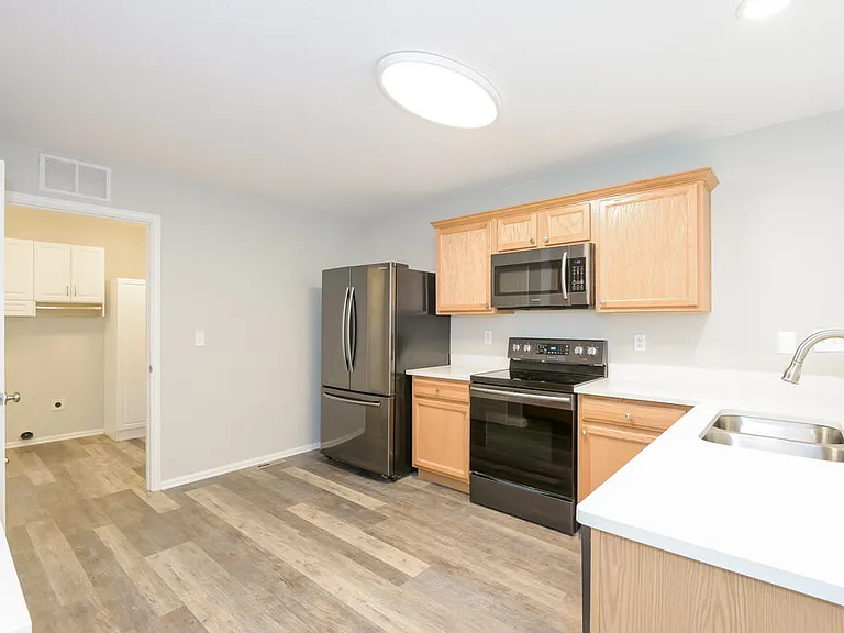 1832 Morningview Ln — Photo 9