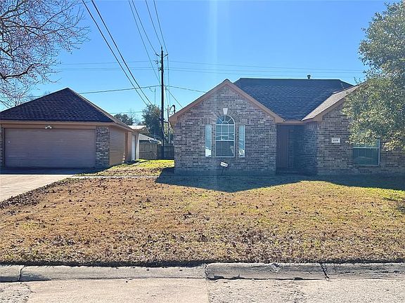 2nd image of 1009 N Shepherd Dr