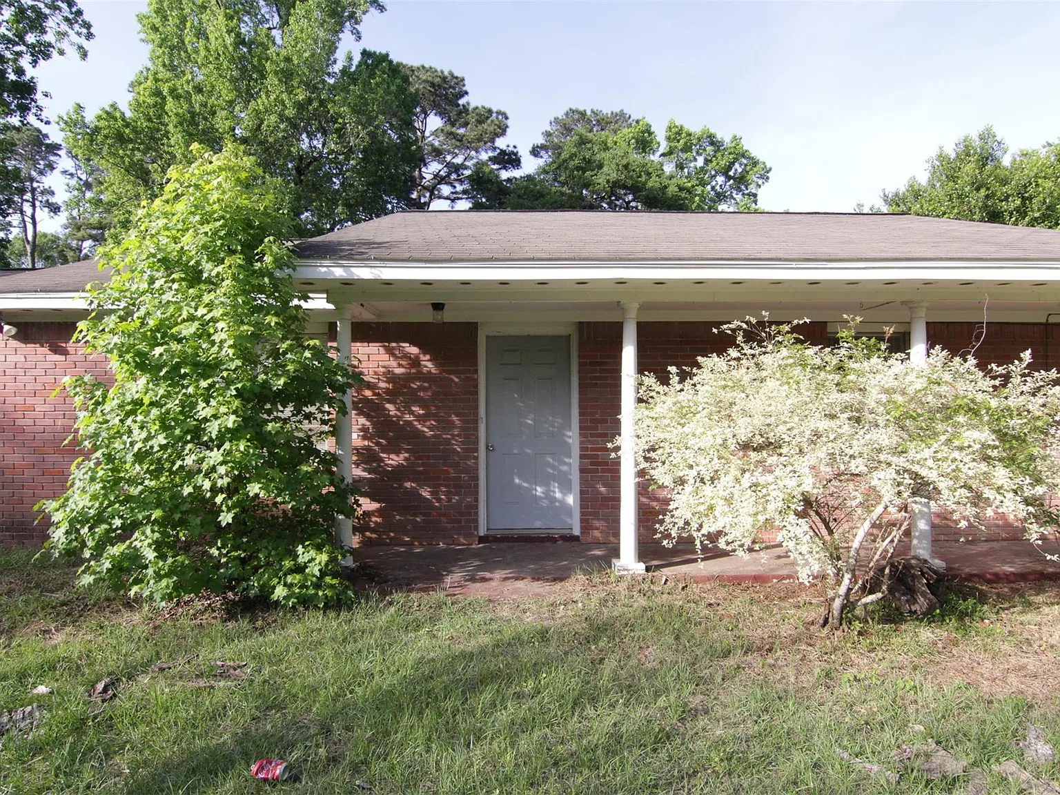 3 bed, 1.0 bath, 1296 sqft, $1,375 — Photo 2