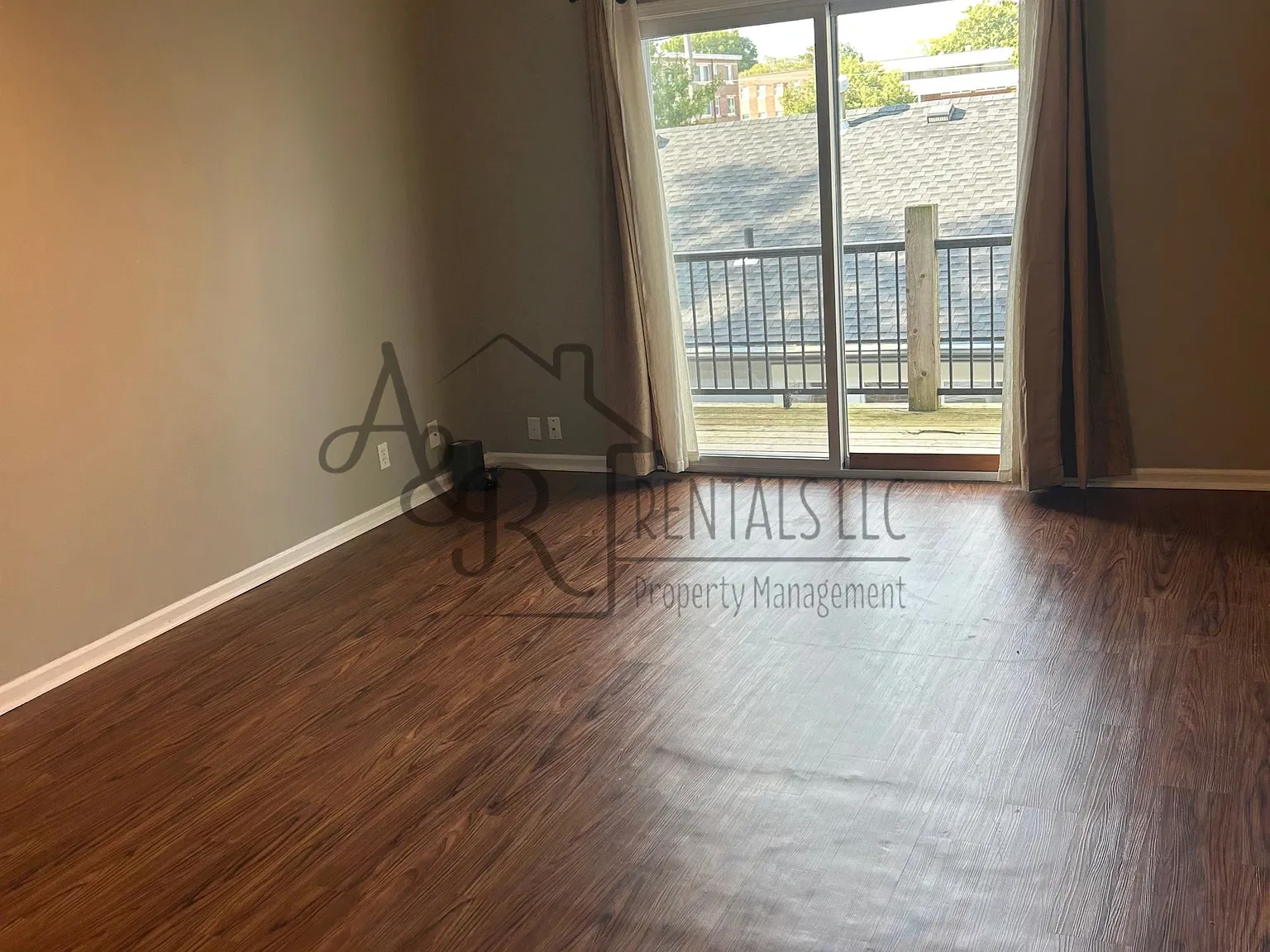 1905 South Elm Street - 11 — Photo 2