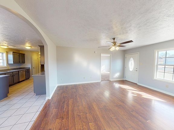 4th image of 1043 Sir Lionel St