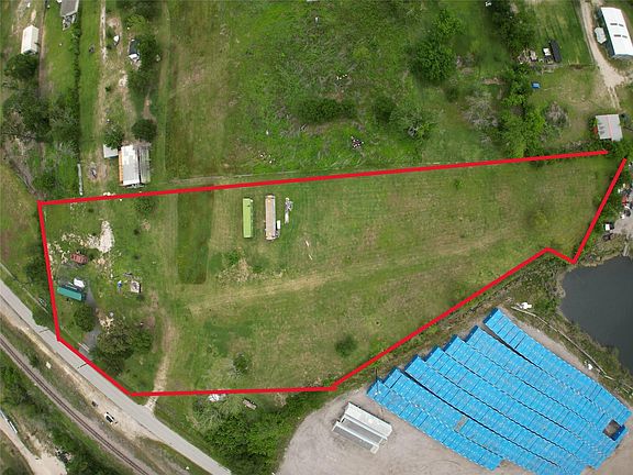 2nd image of 330 River Rd