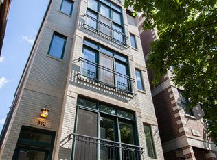 912 W Barry Ave, Chicago, IL 60657