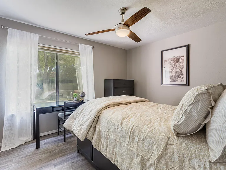 10241 Las Casitas Ct NE — Photo 18