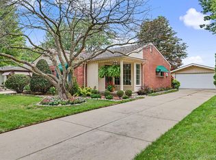 7656 N Charlesworth St, Dearborn Heights, MI 48127