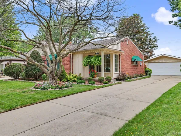7656 N Charlesworth St, Dearborn Heights, MI 48127