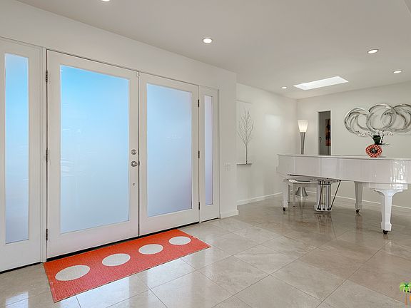 5th image of 345 E Santiago Way