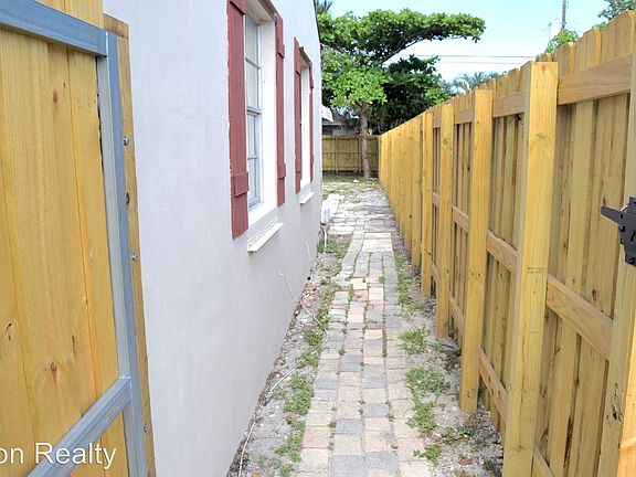 4th image of 1344 NW 1st Ave #2