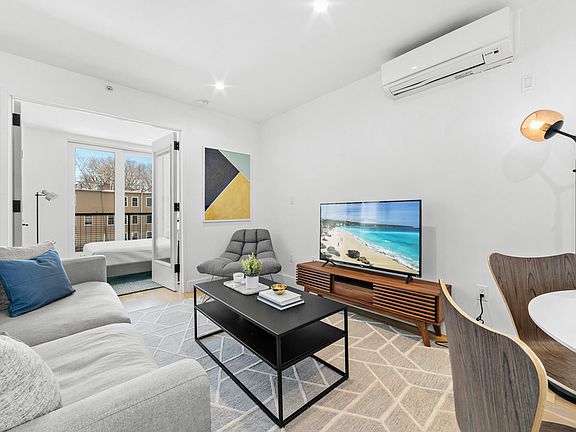 3rd image of 10 Lexington Ave APT 1L