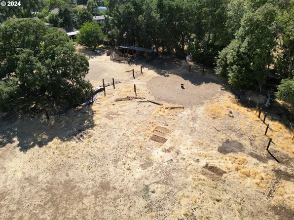 Irvine St W, The Dalles, OR 97058