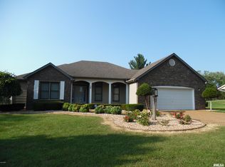 38 Country Club Rd, Mount Vernon, IL 62864