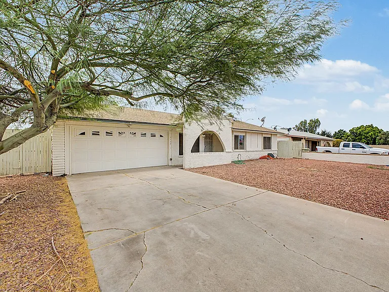 5439 W Becker Ln — Photo 16