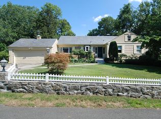 4 Highridge Rd, Larchmont, NY 10538