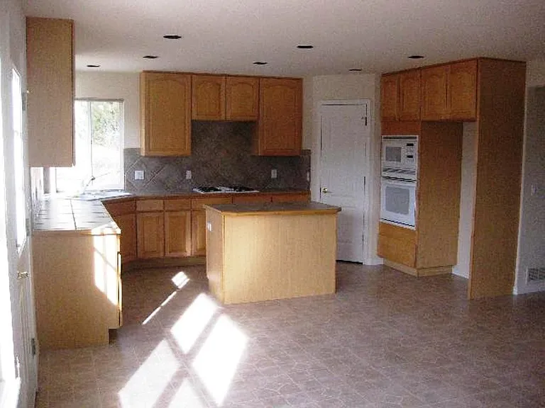 2075 Rockhurst Blvd — Photo 7