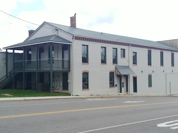 120 N 4th St #A, Wytheville, VA 24382