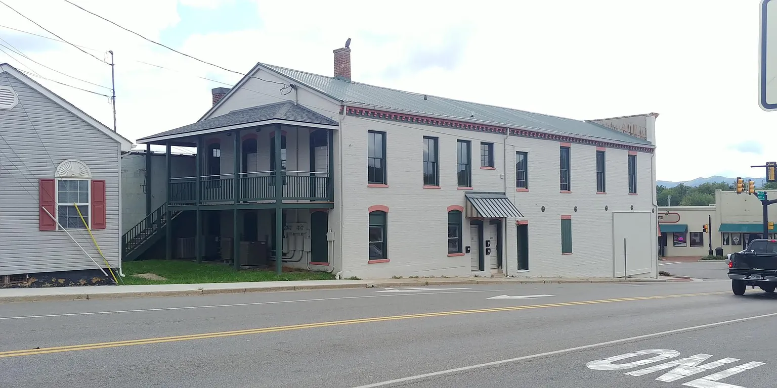 120 N 4th St #A photo 1