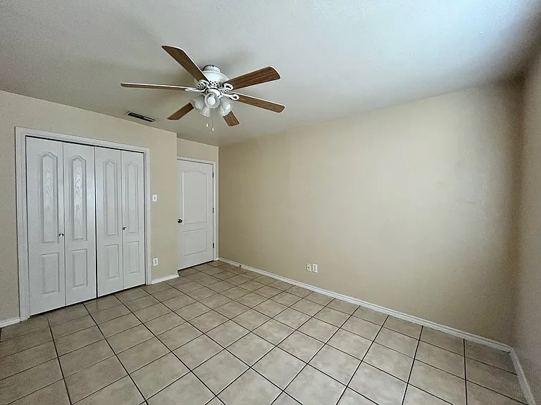 203 Martingale Ln #40 — Photo 11