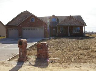 9614 Fieldcrest Pl, Breese, IL 62230