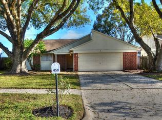 458 Tresvant Dr, Webster, TX 77598