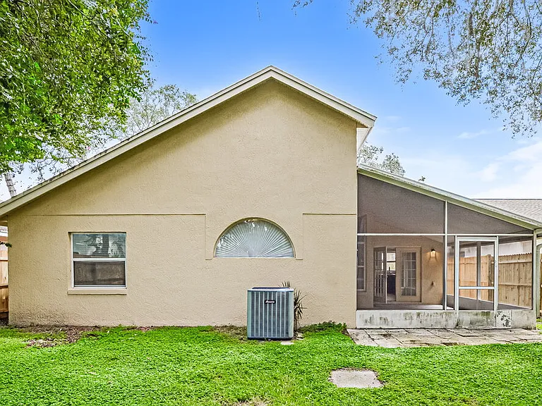 1096 Manigan Ave — Photo 16