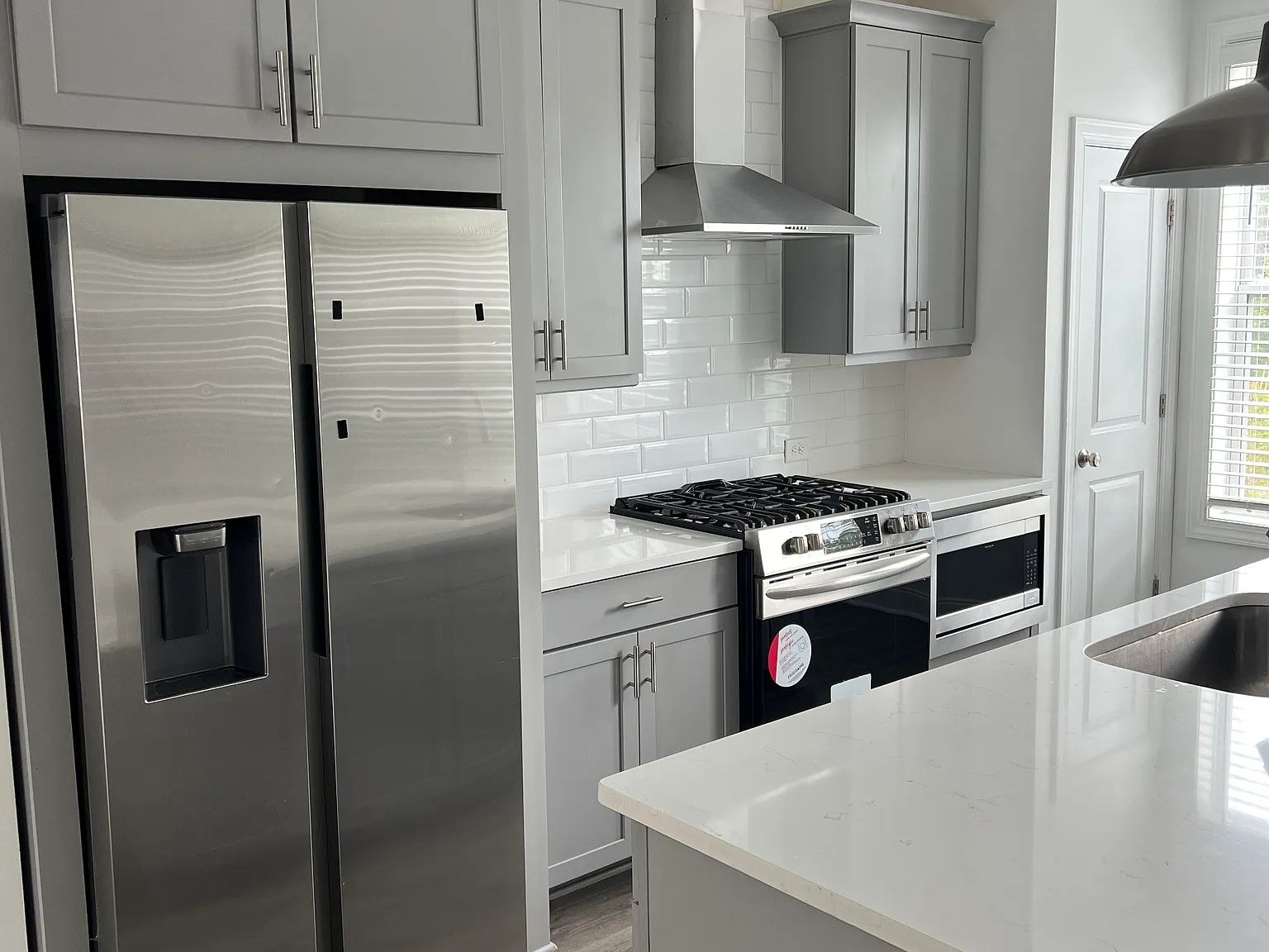 3 bed, 3.5 bath, 2084 sqft, $3,000 — Photo 2