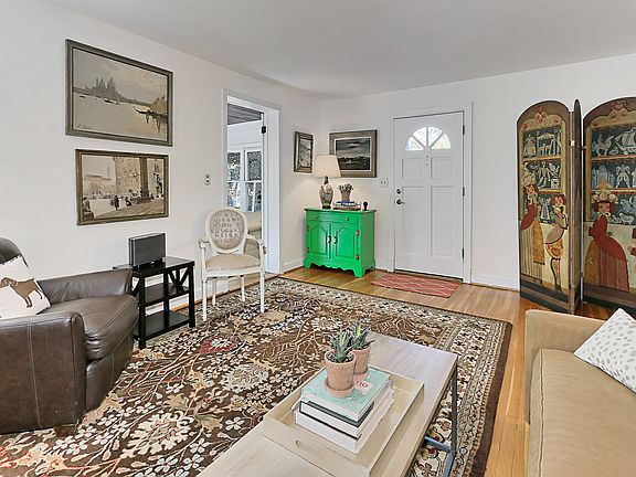 5th image of 215 N Park Dr