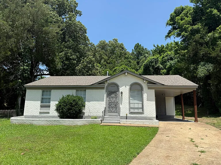 4200 Clydesdale Dr — Photo 1